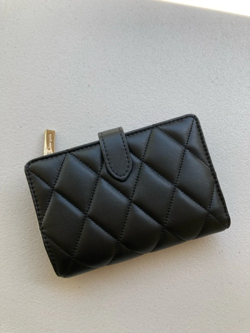 Kate Spade New York Carey Medium Compact Bifold Wallet in Black Quilted Leather